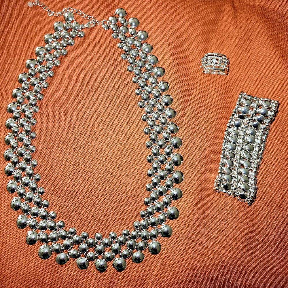Avon Silvertone Lolita Links Necklace Set & Statement Ring
